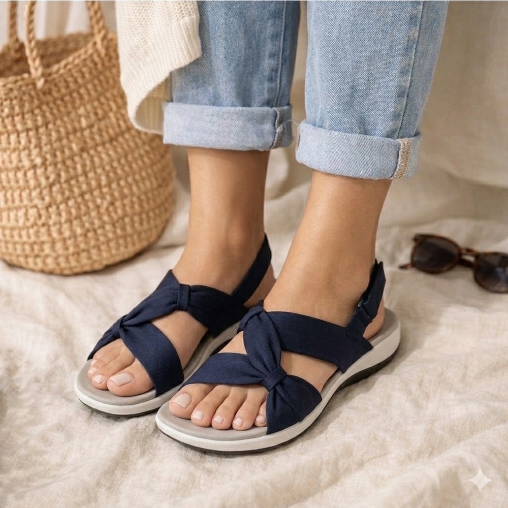 Clarks Cloudsteppers Sandals Slip On Strap Comfortable Cushion Womens Size 7 1/2